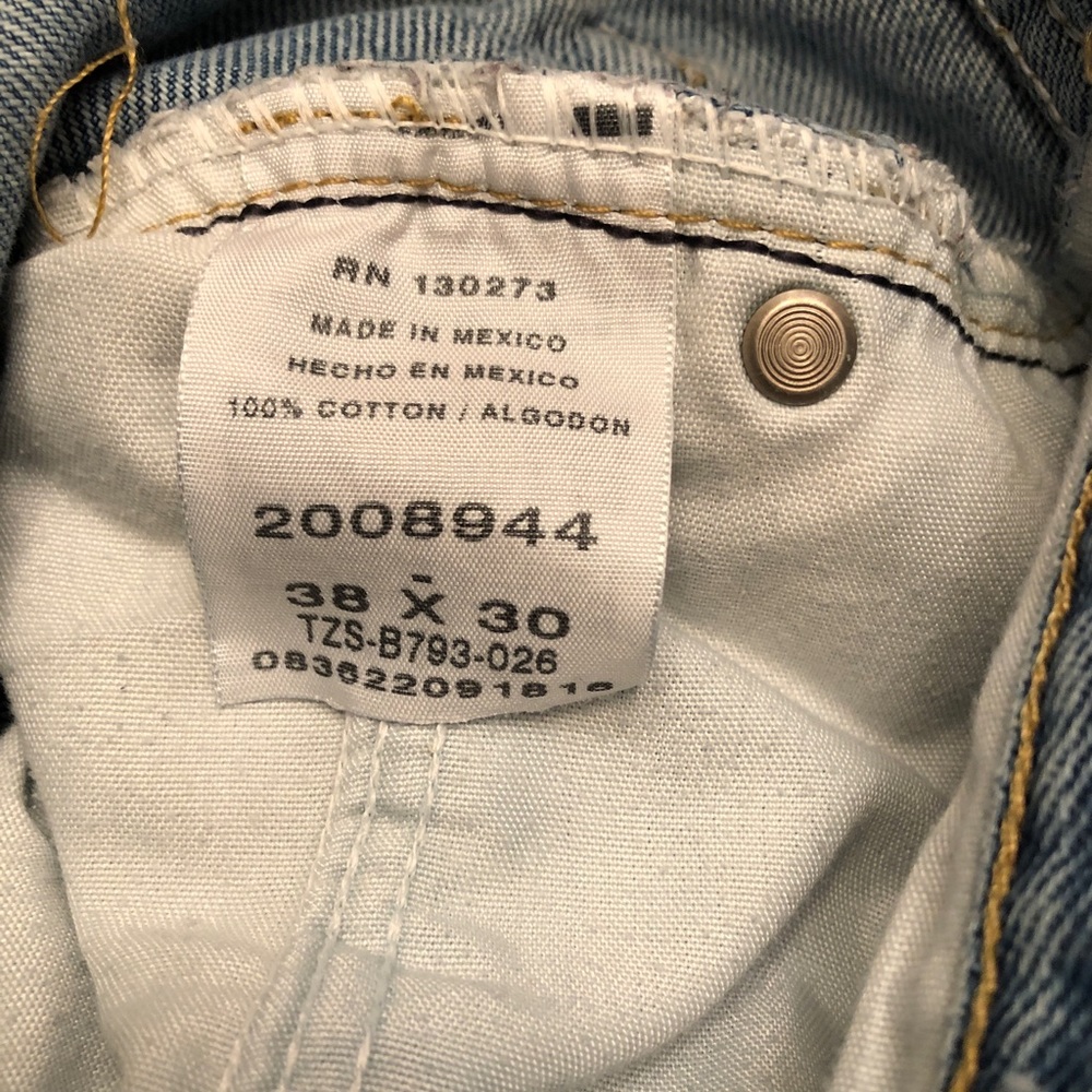 🔥SALE🌟Men’s Lee jeans Regular fit 38x30 naturally distressed hard to find jean - Picture 5 of 8